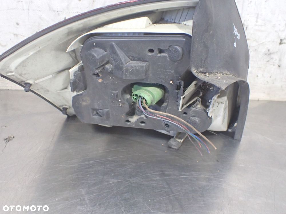LAMPA PRAWA TYLNA AUDI A4 B6 2.5 TDI QUATTRO - 3