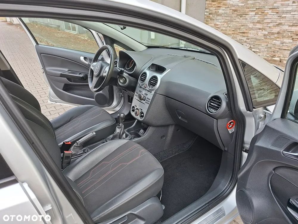 Opel Corsa 1.4 16V 150 Jahre - 7