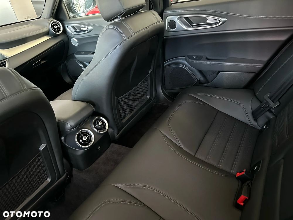 Alfa Romeo Giulia 2.0 Turbo Veloce Q4 - 8