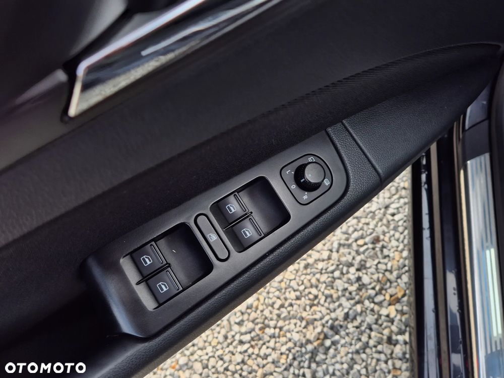 Skoda Superb 2.0 TDI PD DSG Elegance - 25