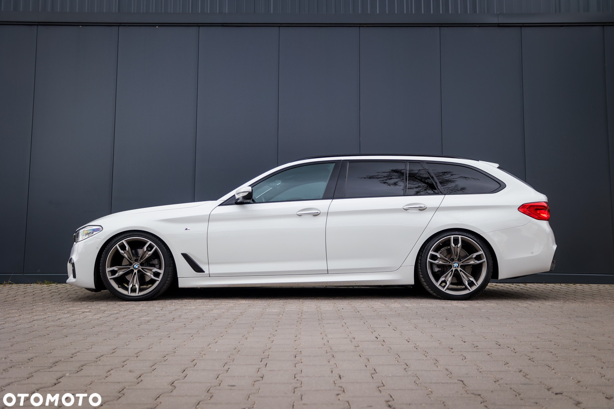 BMW Seria 5 520d Touring M Sport Edition - 4