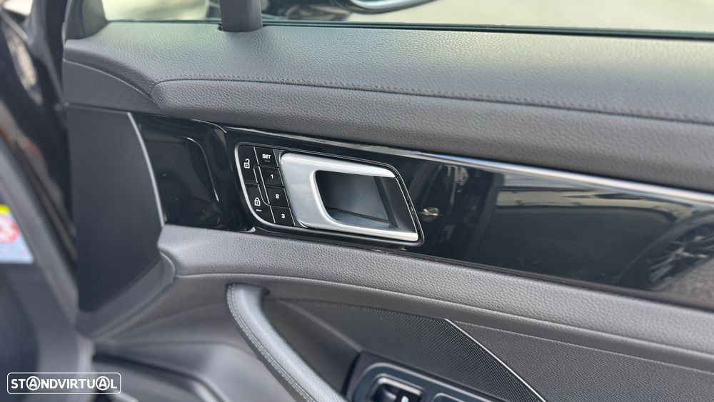 Porsche Panamera Sport Turismo 4 E-Hybrid - 34