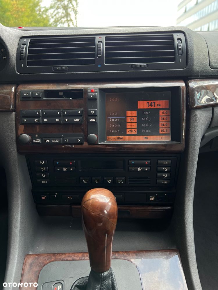 BMW Seria 7 735i - 33