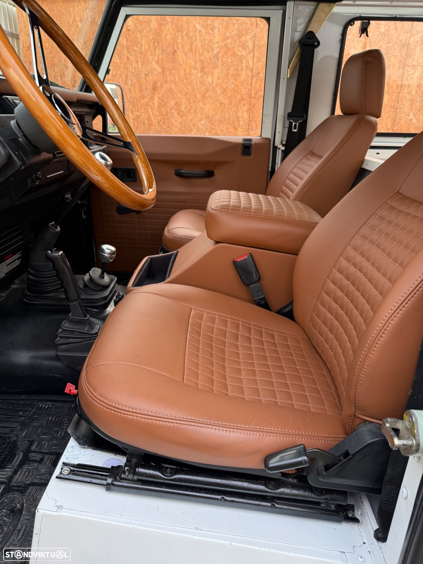 Land Rover Defender - 4