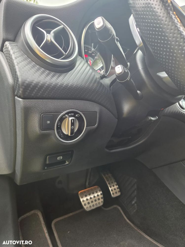 Mercedes-Benz A 250 7G-DCT AMG Line - 15