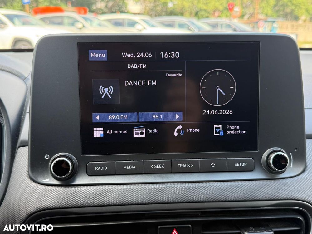 Hyundai KONA - 12