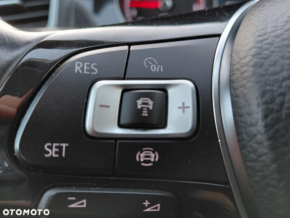 Volkswagen Golf 1.0 TSI BMT Comfortline - 23