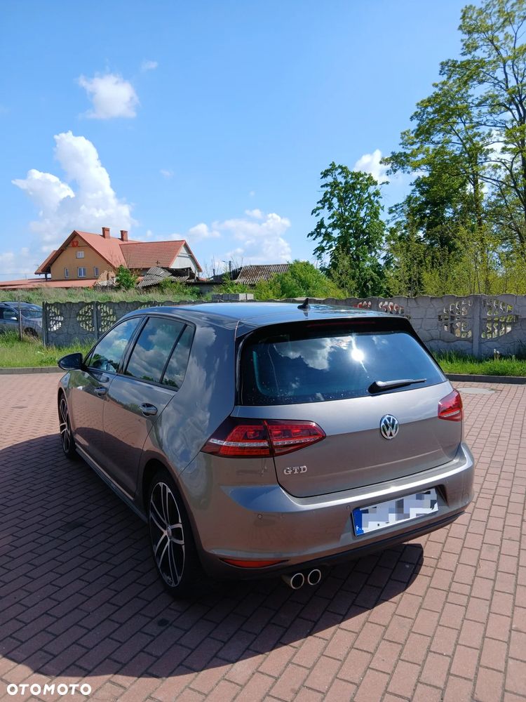 Volkswagen Golf - 6