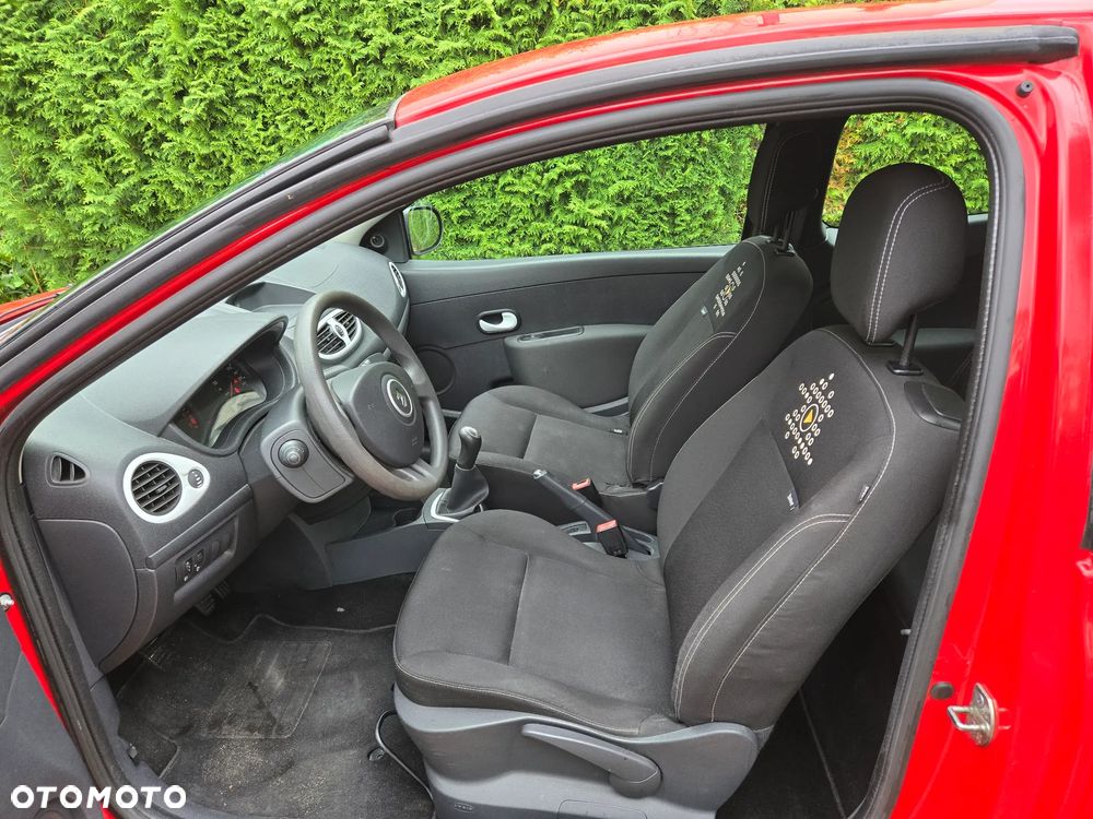 Renault Clio 1.2 16V 75 Yahoo - 13