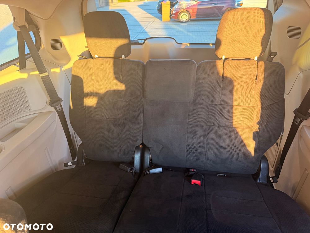Dodge Grand Caravan - 9