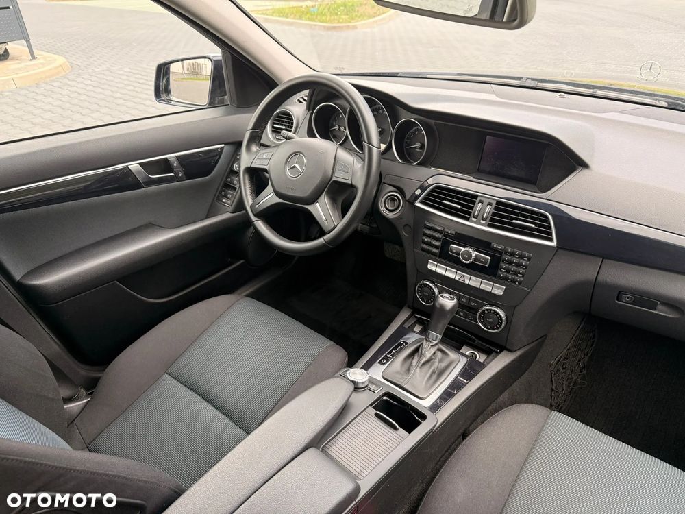 Mercedes-Benz Klasa C 180 BlueEFFICIENCY 7G-TRONIC Elegance - 12