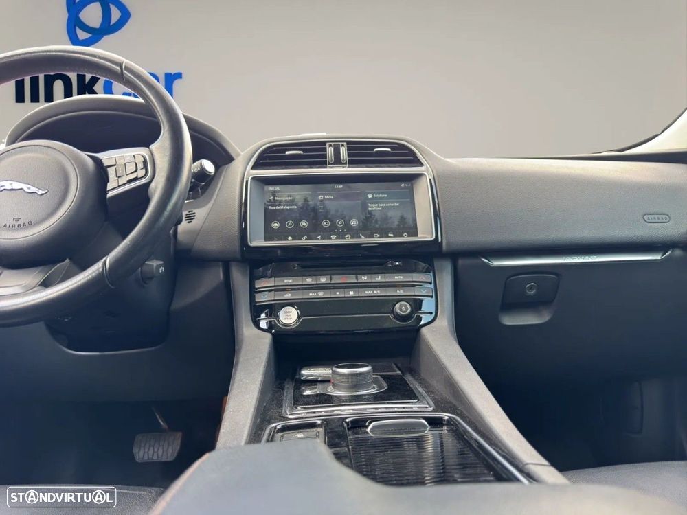 Jaguar F-Pace - 26