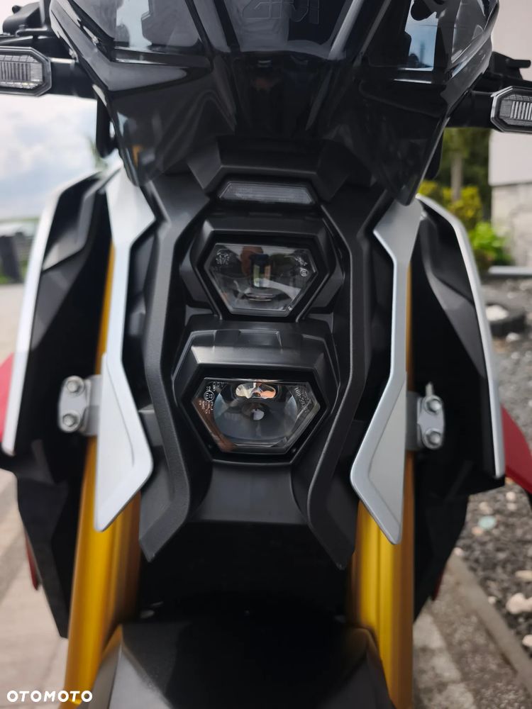 Suzuki GSX - 21