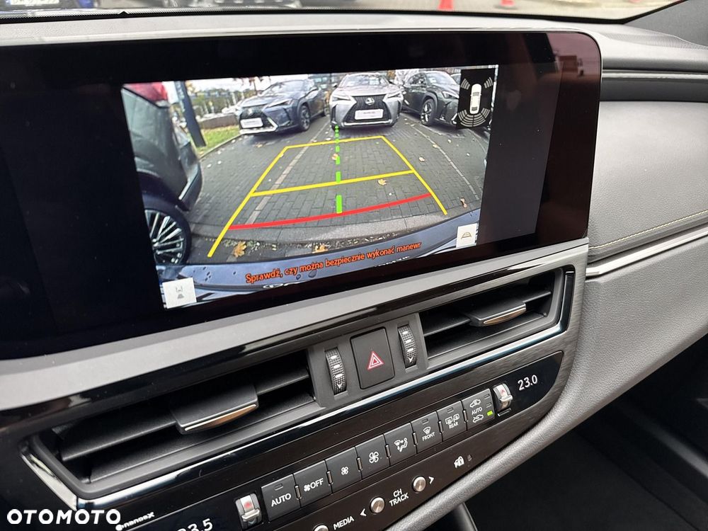 Lexus ES 300h Business Edition - 18