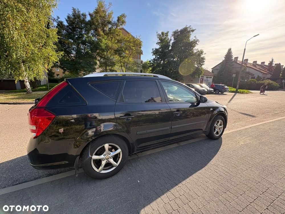 Kia Ceed 2010 photo 5