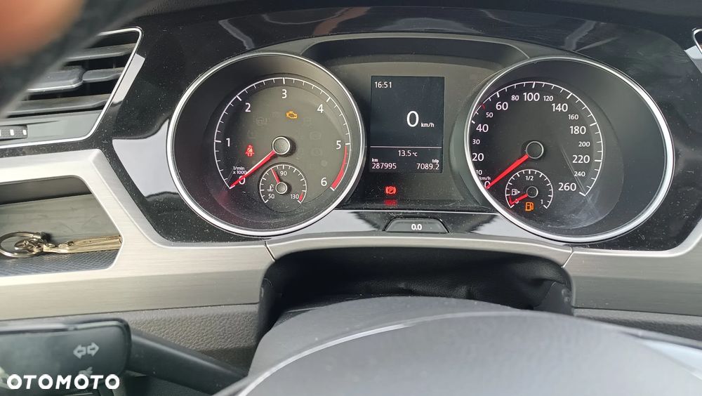 Volkswagen Touran - 5