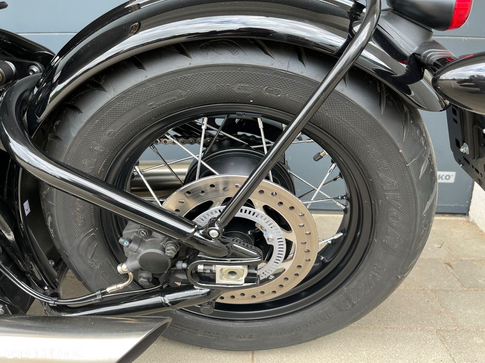Triumph Bonneville Bobber - 10