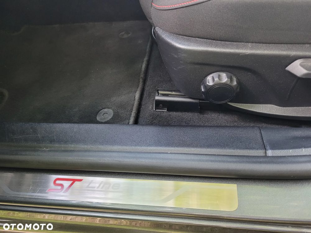 Ford Focus 1.0 EcoBoost ST-Line Style - 12