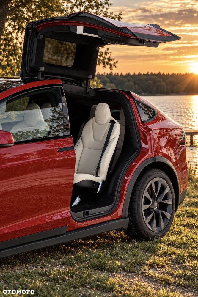 Tesla Model X - 3