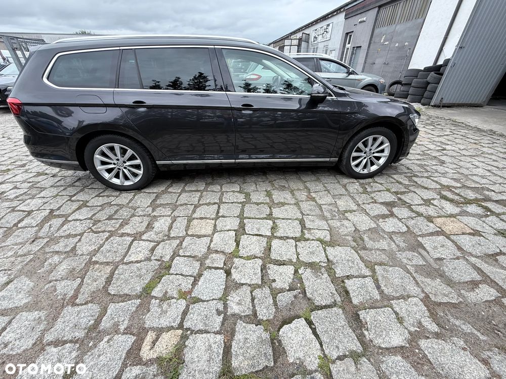 2018 Volkswagen Passat, photograph 2
