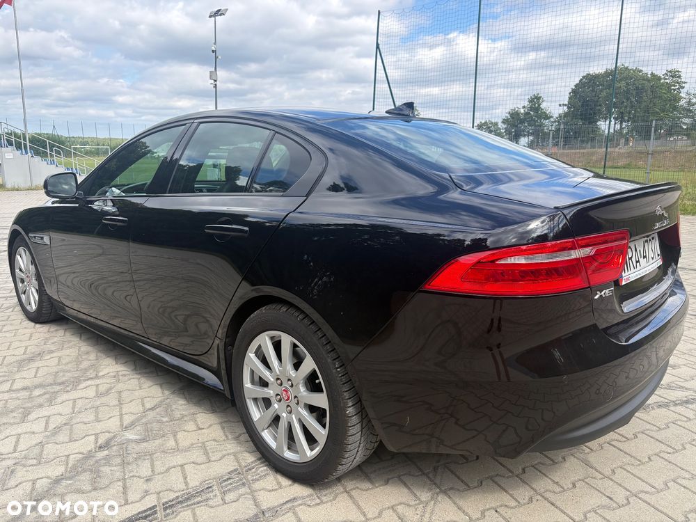 Jaguar XE 2.0 D R-Sport - 4