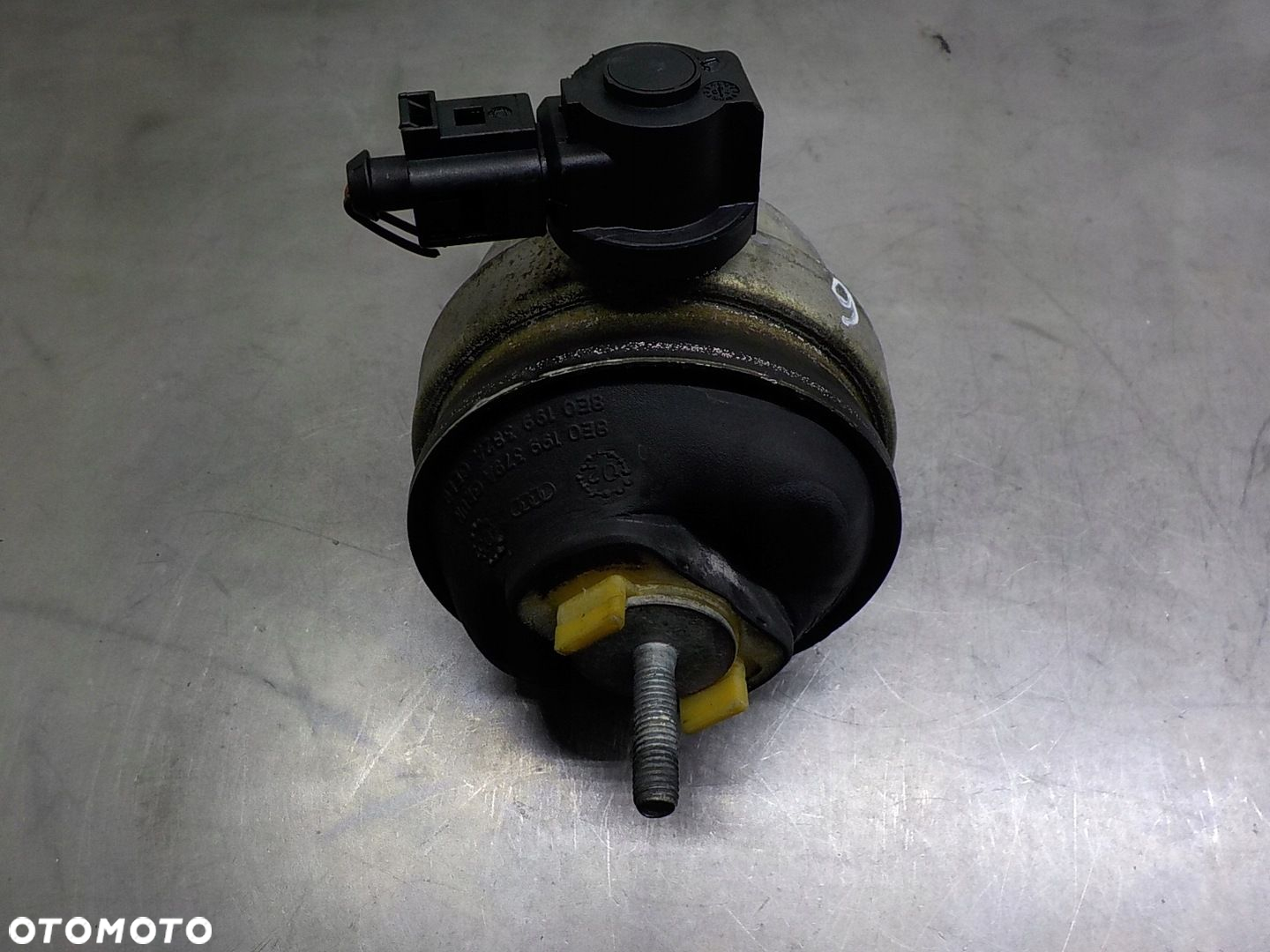 AUDI A6 C6 2.5 2.0 ŁAPA PODUSZKA SILNIKA 8E0199379E - 4
