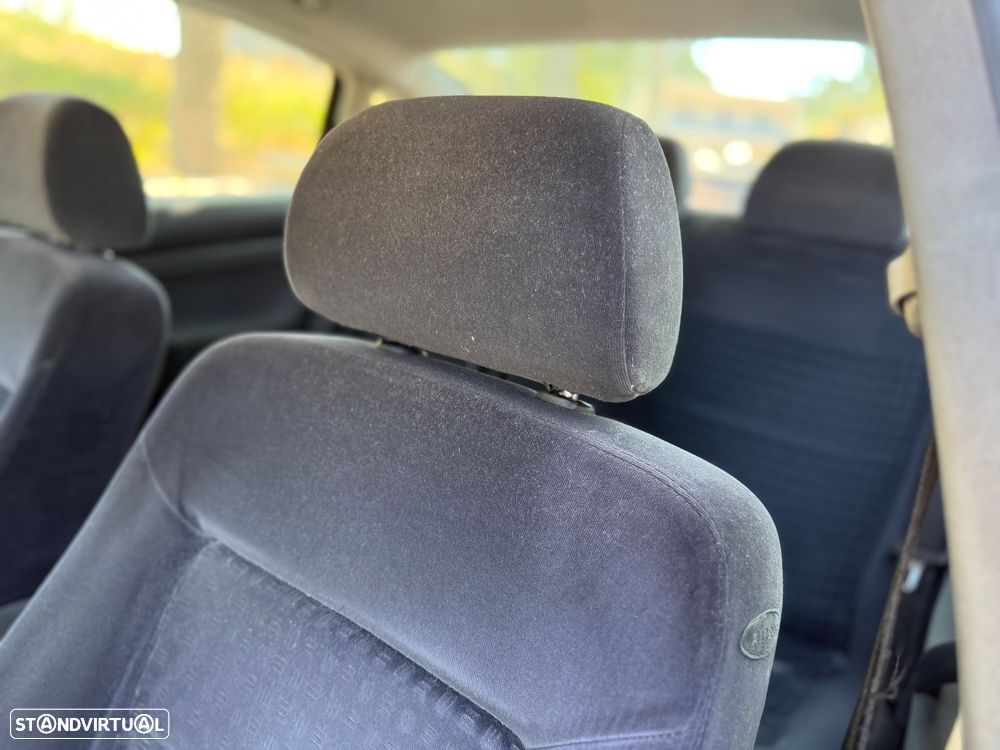 VW Passat 1.9 TDi Confortline - 9