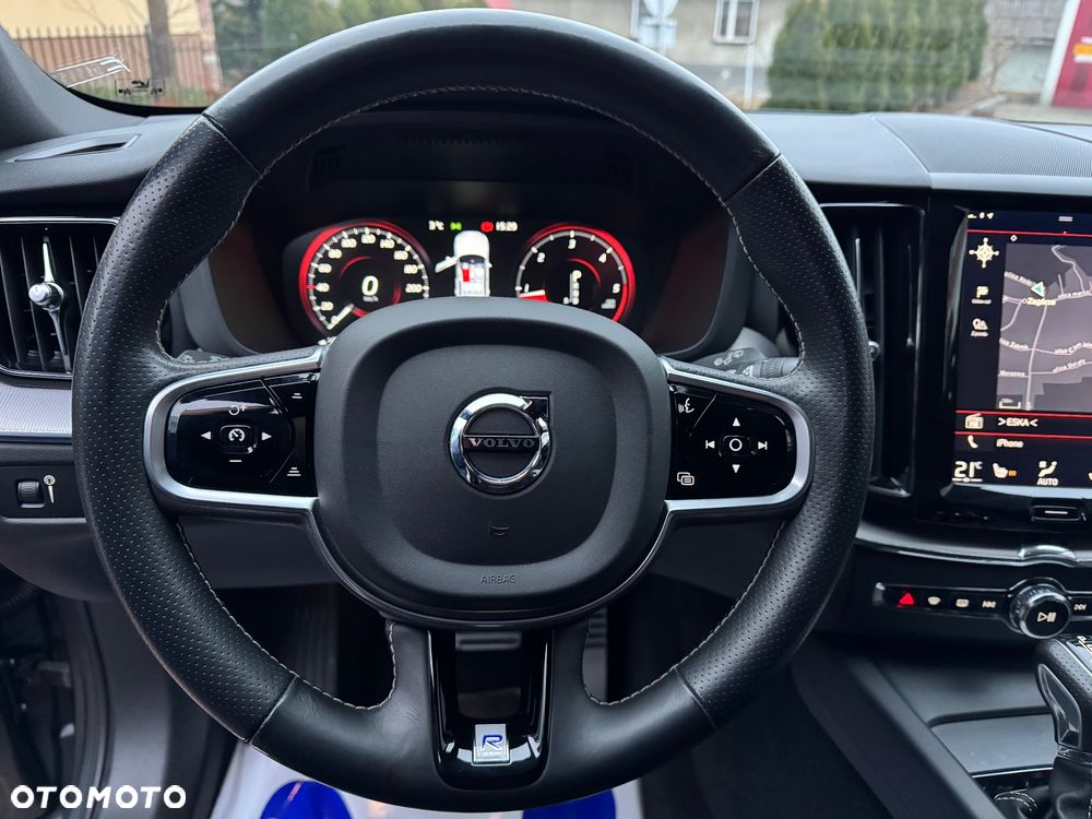 Volvo XC 60 D4 AWD Geartronic RDesign - 19