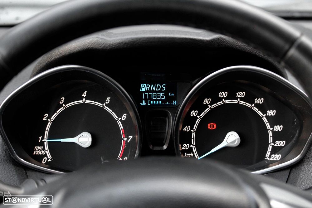 Ford Fiesta 1.0 T EcoBoost Titanium PowerShift - 25