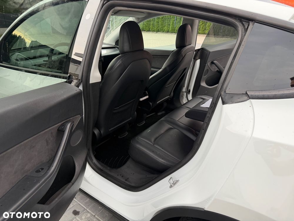Tesla Model Y - 18