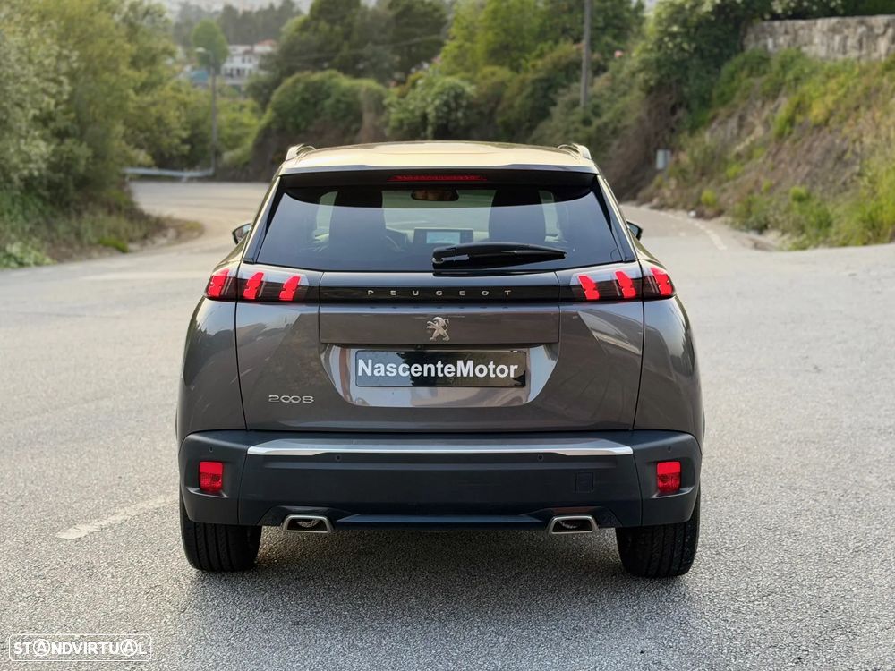 Peugeot 2008 1.2 PureTech Allure EAT8 - 14