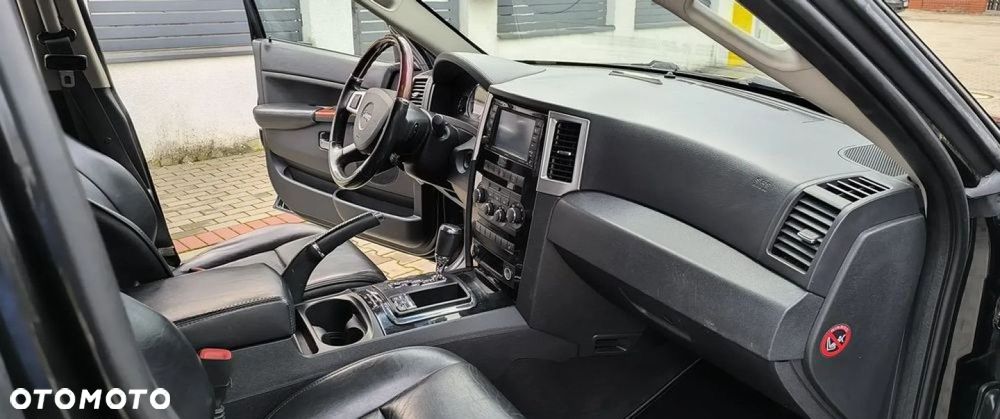 Jeep Grand Cherokee - 28