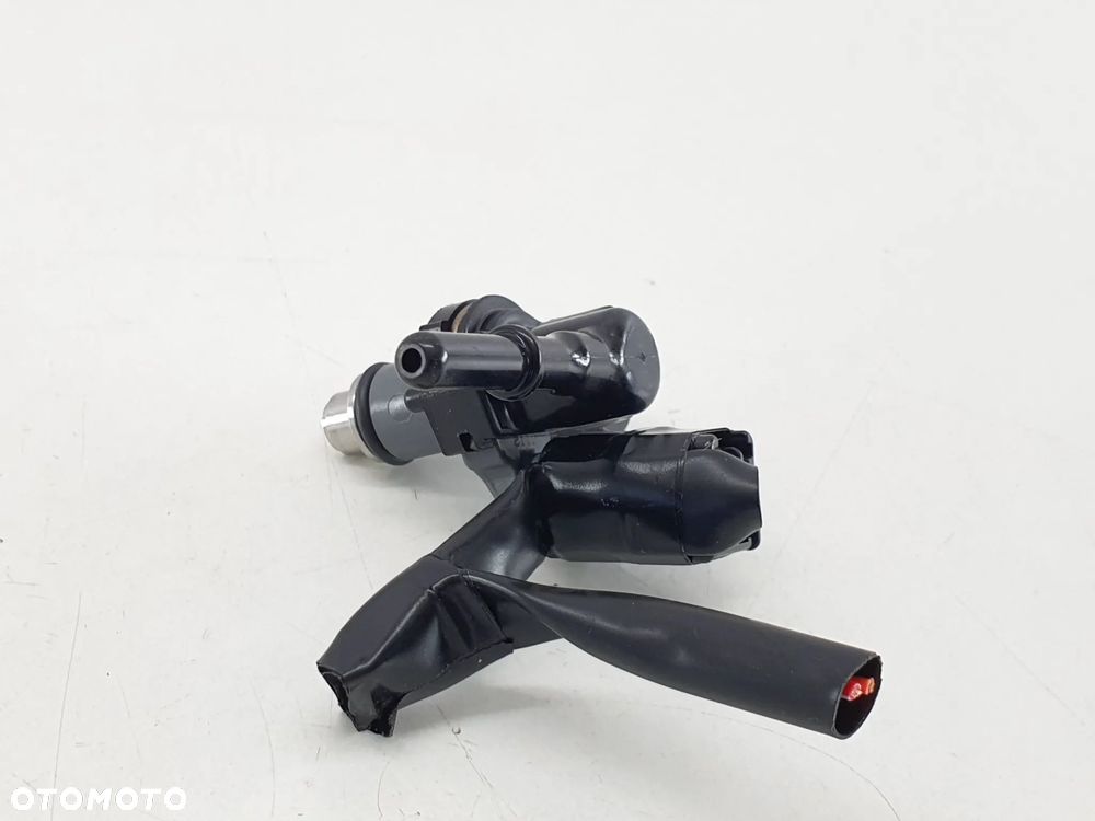 WTRYSK PALIWA  YAMAHA XSR 125 - 3