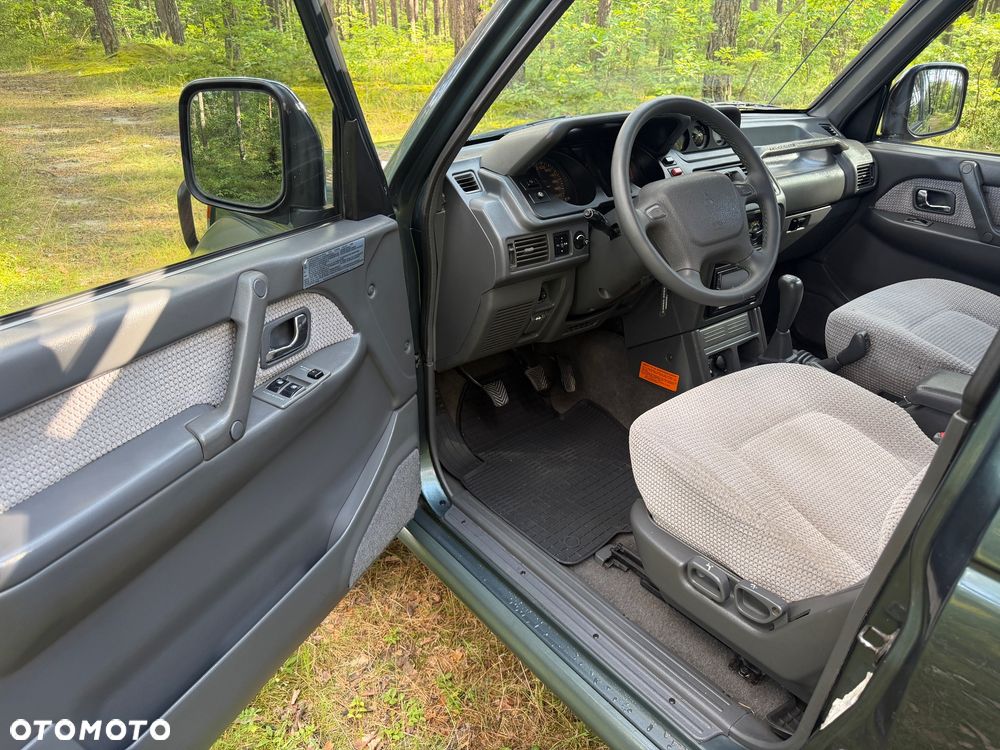 Mitsubishi Pajero - 16