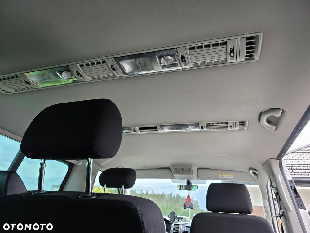 Volkswagen Caravelle - 16