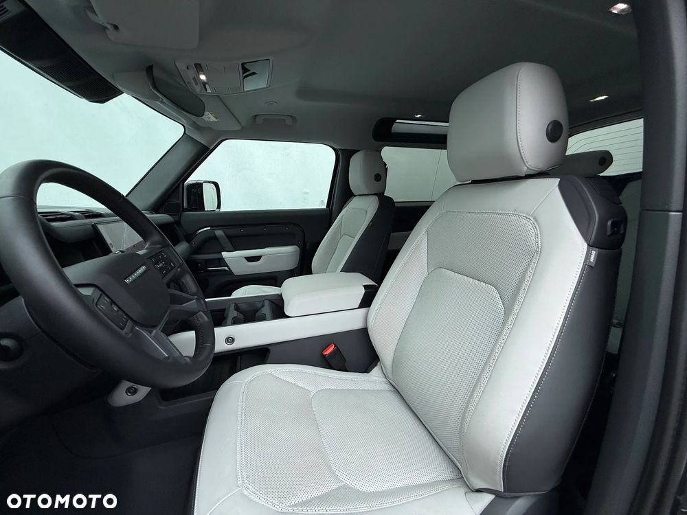 Land Rover Defender 90 D250 X-Dynamic SE - 14