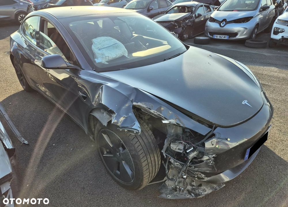 Tesla Model 3 - 5