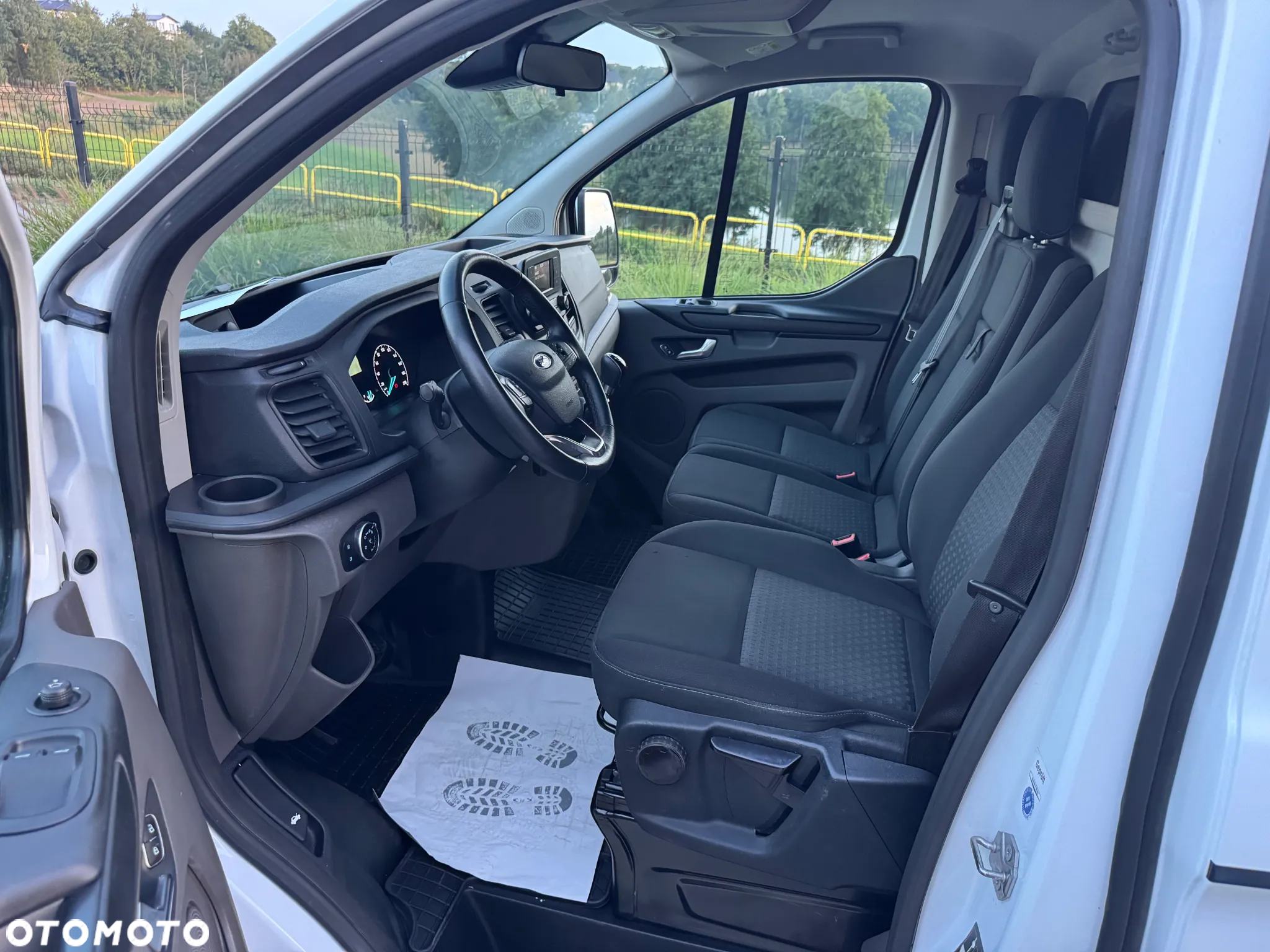 Ford TRANSIT CUSTOM - 12