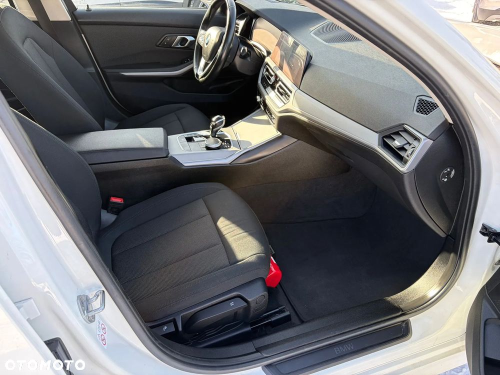 BMW Seria 3 318d Business Edition - 21