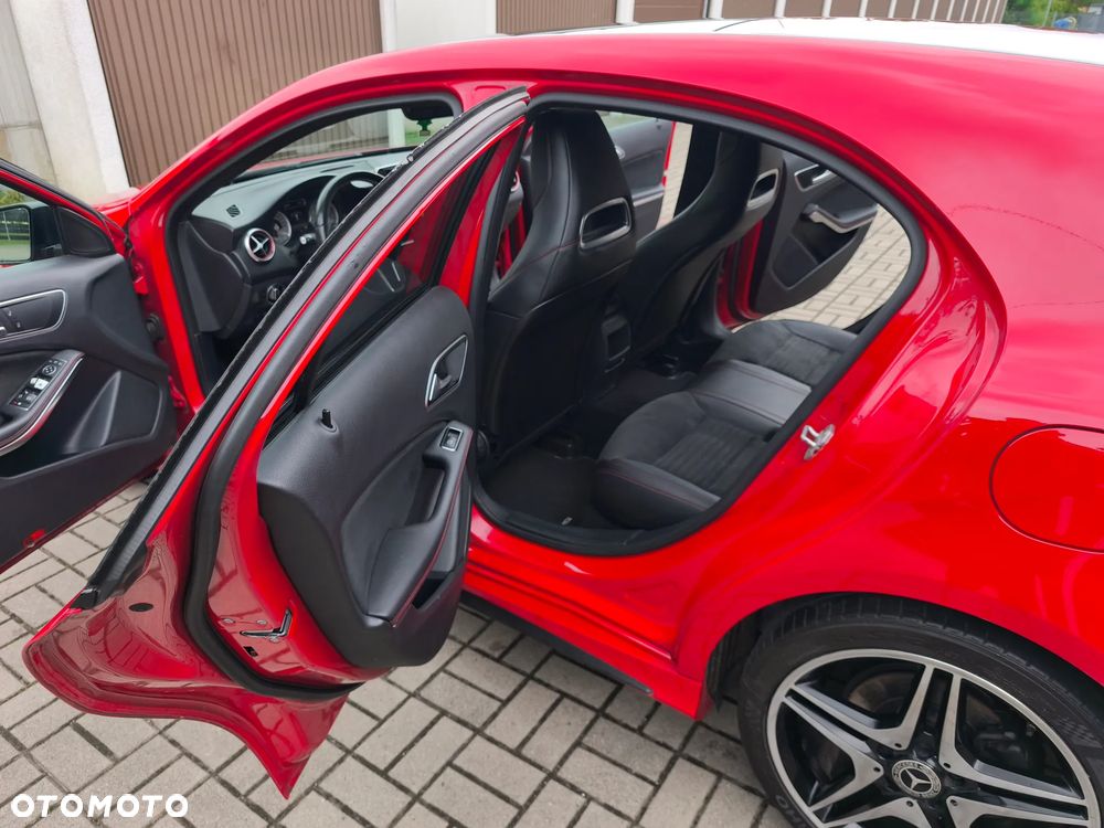 Mercedes-Benz Klasa A 180 (BlueEFFICIENCY) 7G-DCT AMG Sport - 30