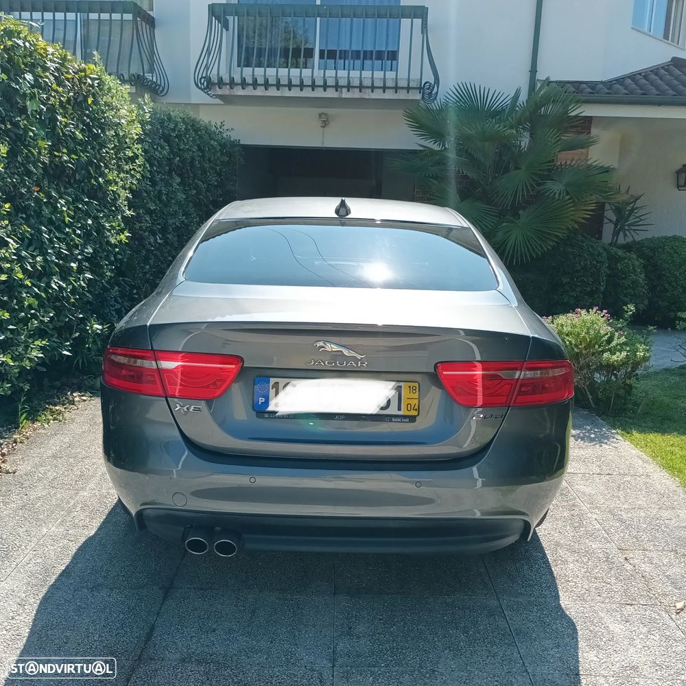 Jaguar XE - 2