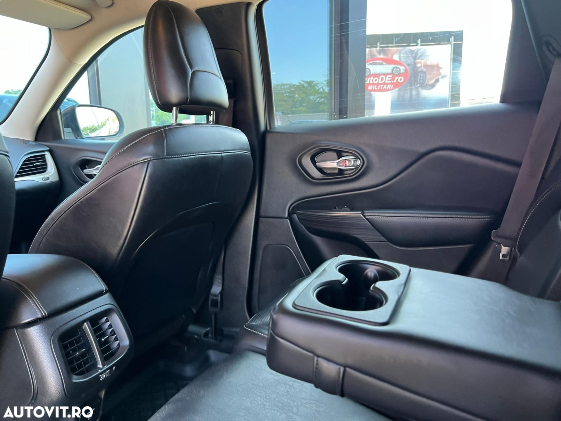 Jeep Cherokee - 24