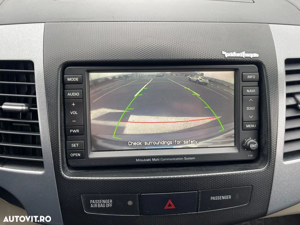 Mitsubishi Outlander 2.2 DI-D 4WD Invite - 13