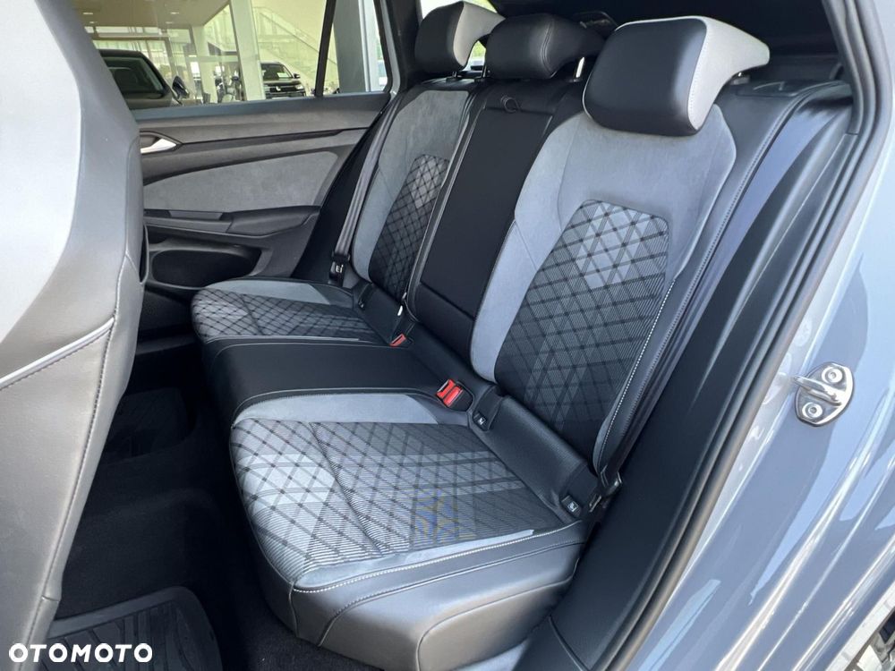 Volkswagen Golf 1.5 eTSI EVO R-Line DSG - 24