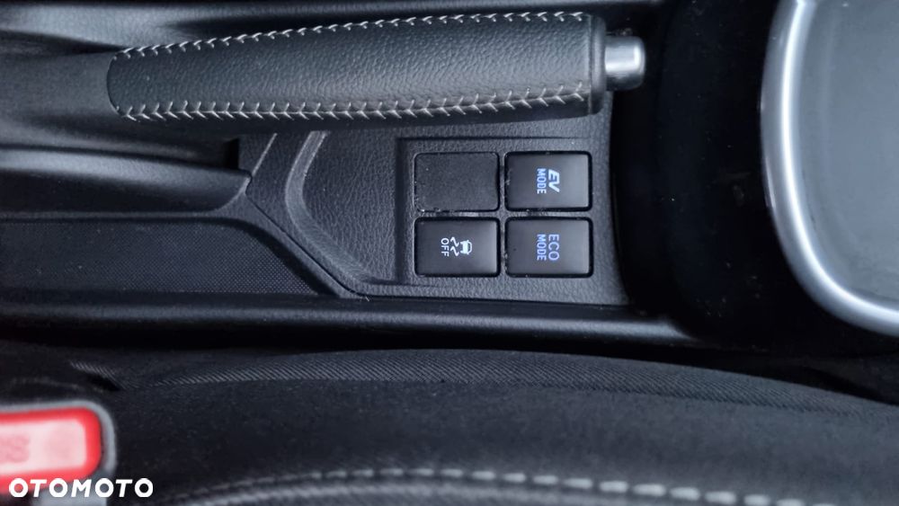 Toyota Yaris Hybrid 100 Selection Platinum - 13
