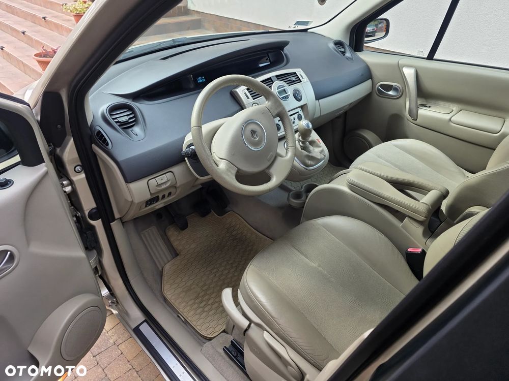 Renault Scenic 1.6 16V Luxe Privilege - 2