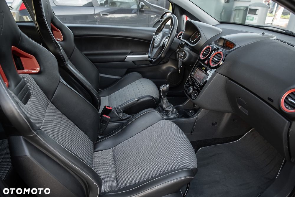 Opel Corsa 1.6 Turbo OPC Nürburgring Edition - 17