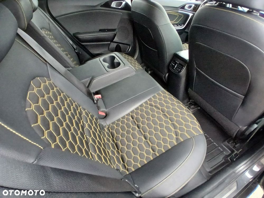 Kia XCeed - 13