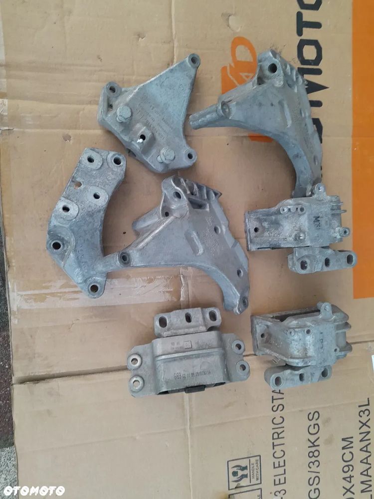 VW Touran  Golf łapy poduszki silnika - 1