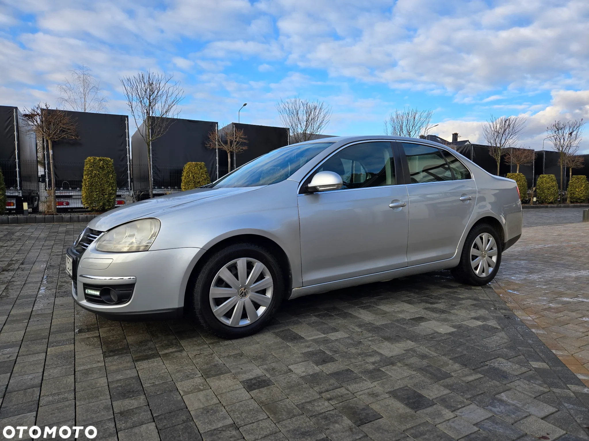 Volkswagen Jetta 2.0 TDI DPF Comfortline - 19